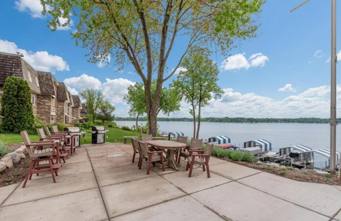 Patio Area with Grills - 4371 Wilshire Blvd