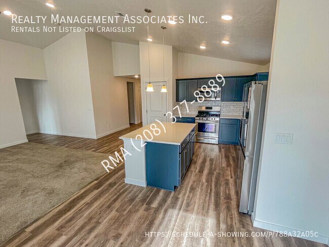 Building Photo - 7573 E Iroquois St