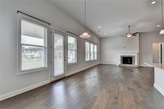 Building Photo - 3695 Andover St