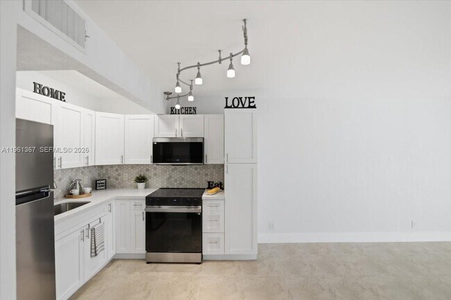 Building Photo - 1400 SW 124th Terrace