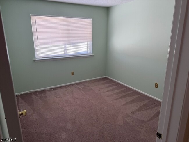 Building Photo - 172 Drake Ln