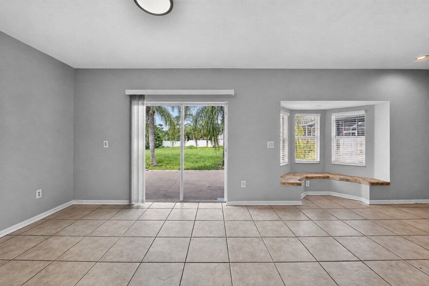 Building Photo - 6641 Cambridge Park Dr