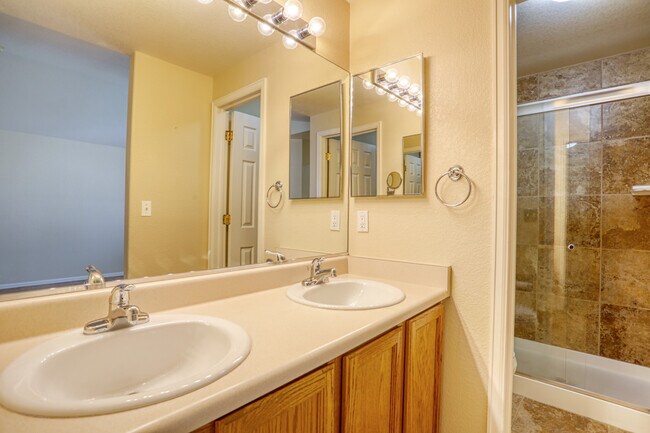 En Suite Bath - 5396 S Routt Way