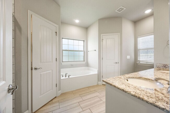 Building Photo - 2237 Aspen