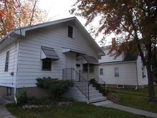 Primary Photo - 1369 Chicago St