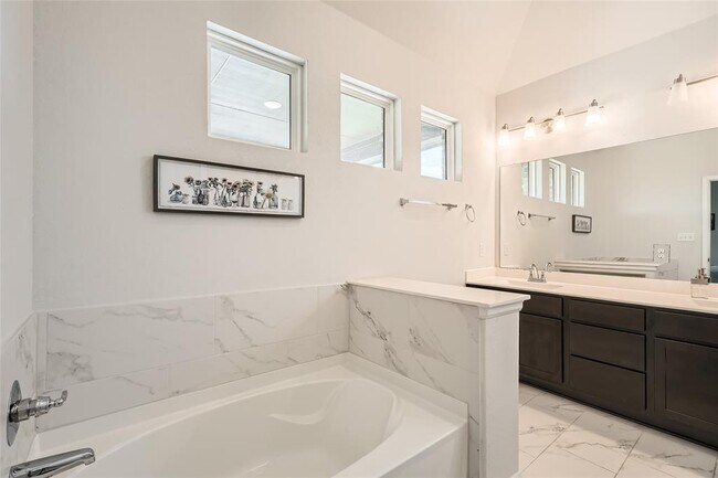 Building Photo - 658 Cherrystone Loop