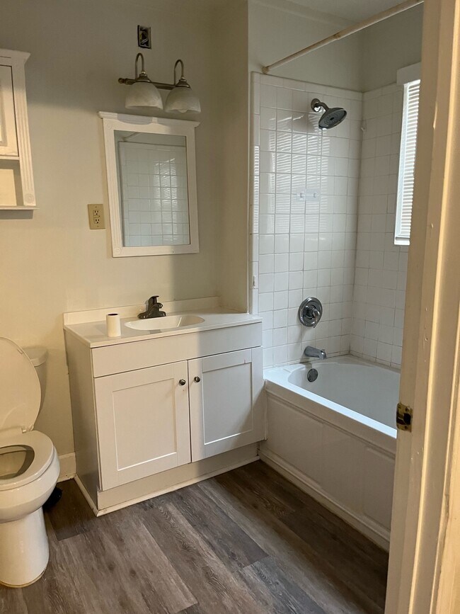 Building Photo - 239 Graham Ave