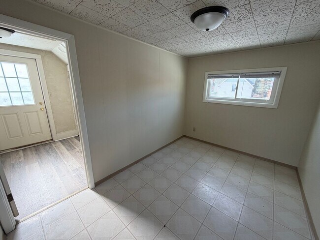 Building Photo - 825 Scott Ave