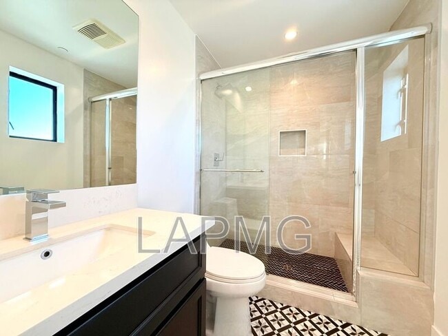 Building Photo - 3414 London St