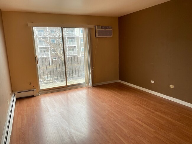 Building Photo - 238 Shorewood Dr