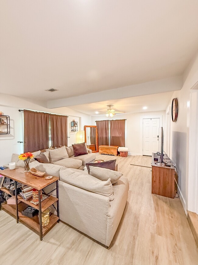 Building Photo - 76 Carson Dr NE