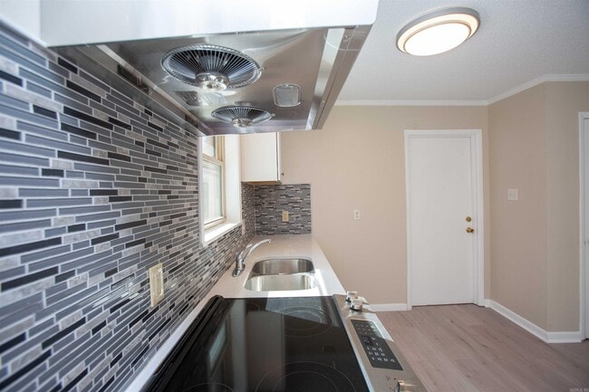 Building Photo - 29 Meadowbrook Dr
