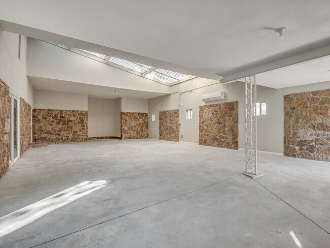 Building Photo - 6409 Miles Ln