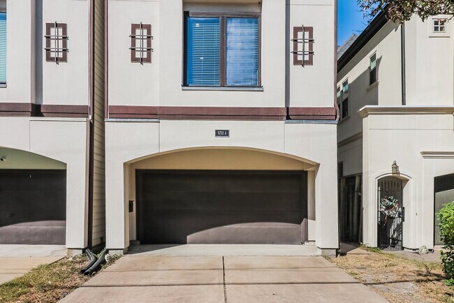 Primary Photo - 5732A Darling St