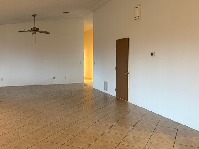 Building Photo - 533 E Montgomery Ave