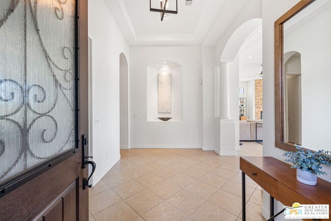 Building Photo - 88 Vía Las Flores