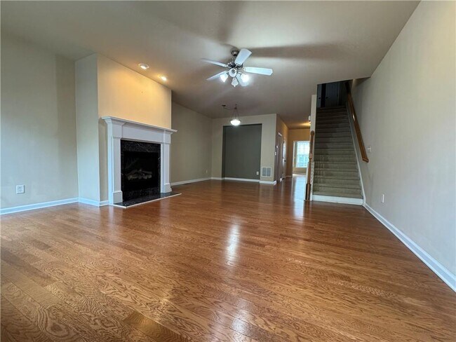 Building Photo - 738 Grove Manor Park