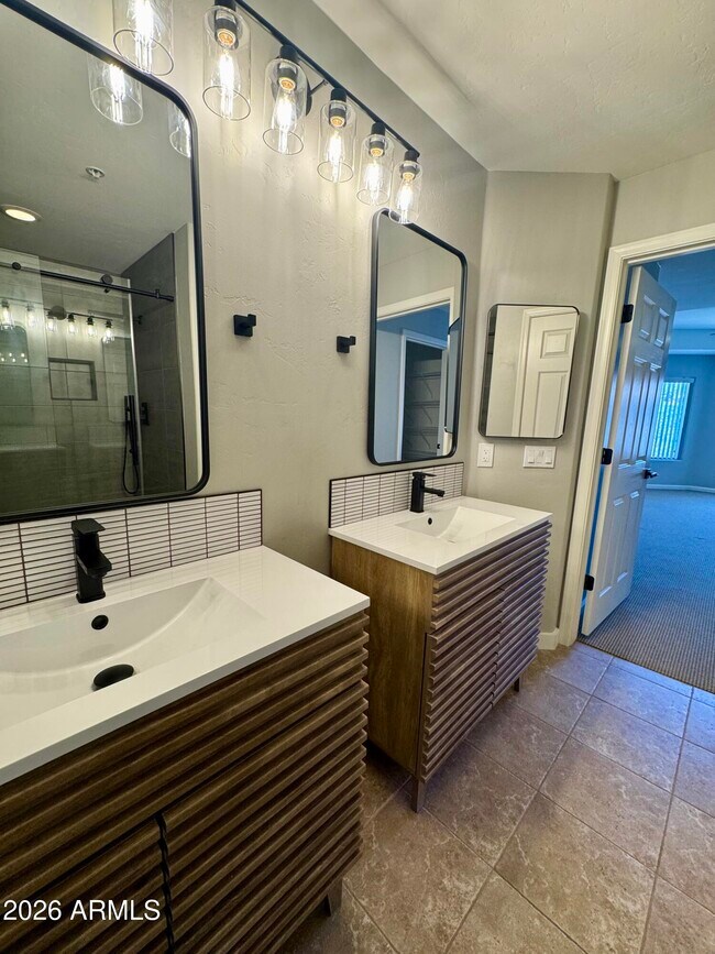 Building Photo - 14000 N 94th St