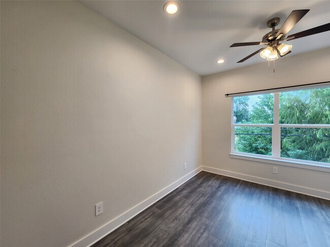 Building Photo - 2202 Lynnfield St