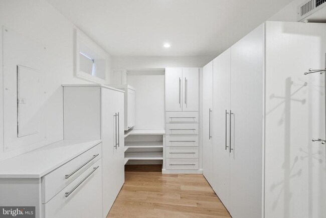 Building Photo - 1421 27th St NW