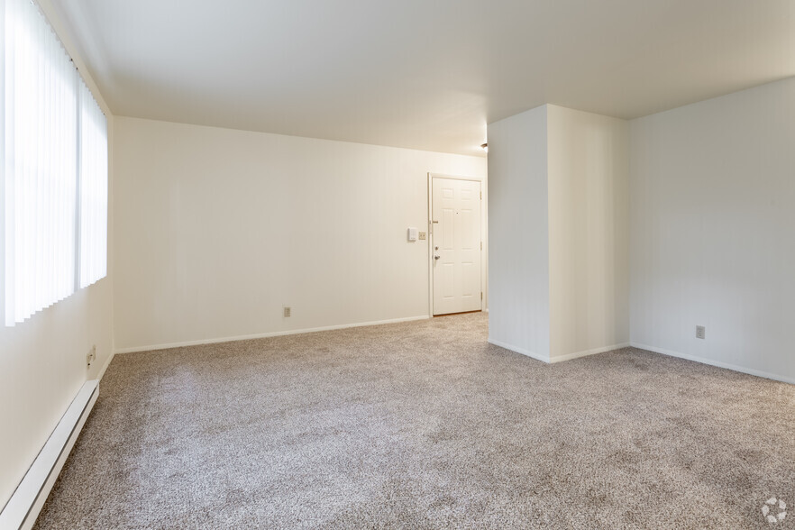 1BR,1BA,750SF - Avery Glen Apartments