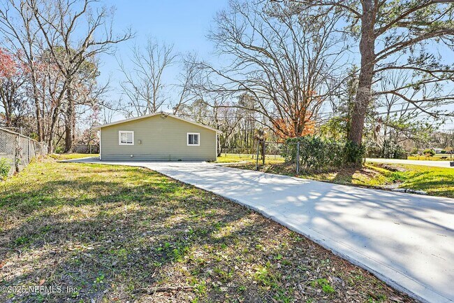 Building Photo - 10605 Arnez Rd