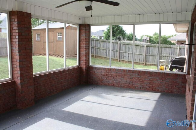 Building Photo - 137 Clover Ridge Dr