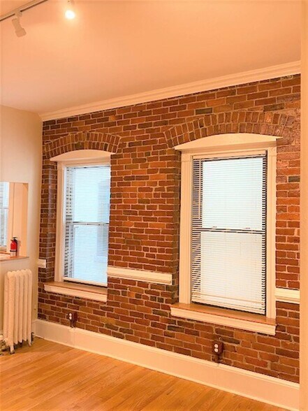 Building Photo - 880 Massachusetts Ave