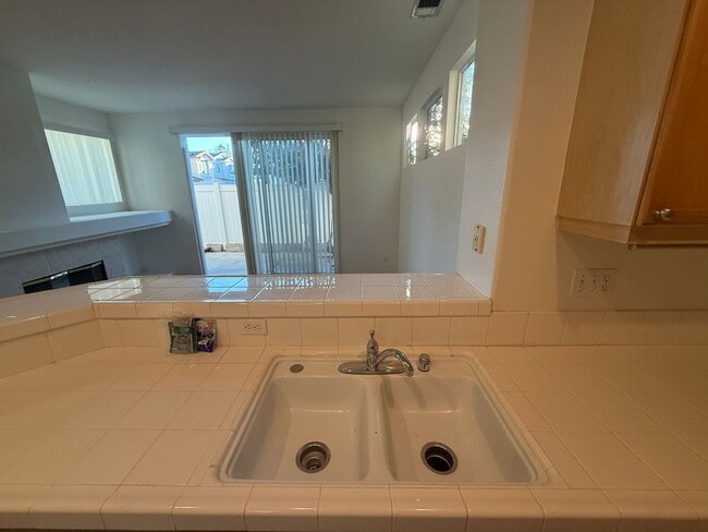 Building Photo - 3 Bedroom Condo- Aliso Viejo