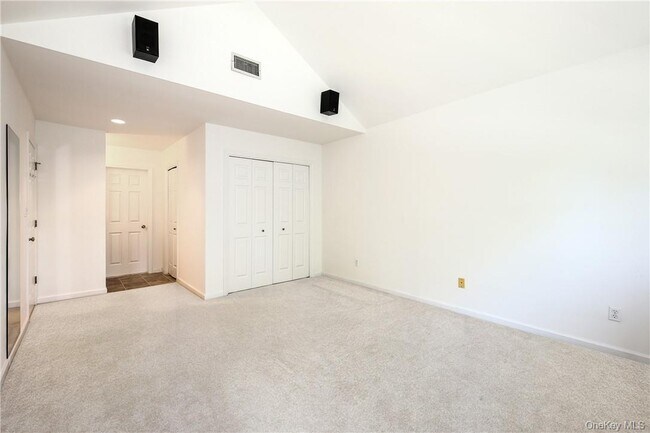 Building Photo - 599 Midland Ave