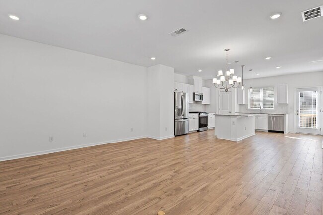 Building Photo - 2730 Harrison Dr