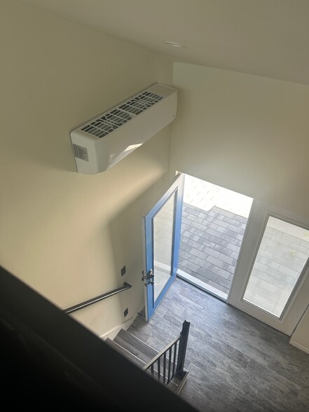 Building Photo - 222 Jackson St