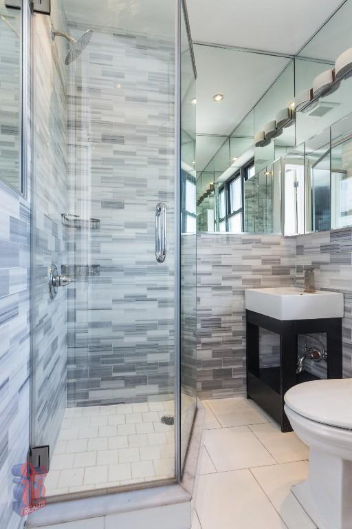 Building Photo - 212 E 105th St