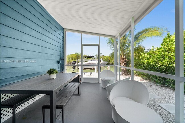 Building Photo - 648 E Palm Ave