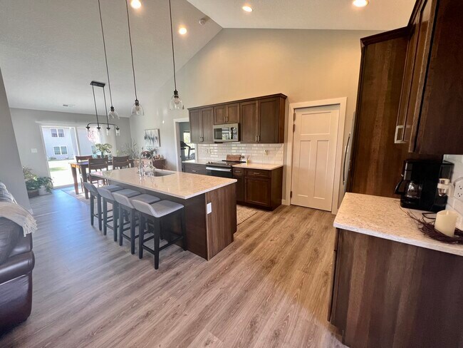 Kitchen - 725 Melendy Ln