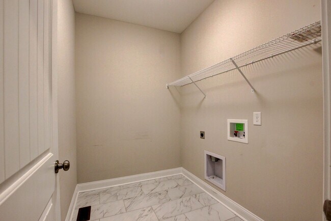 Building Photo - 230 Cotoneaster Ln