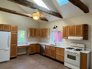 Building Photo - 122 Garris Rd