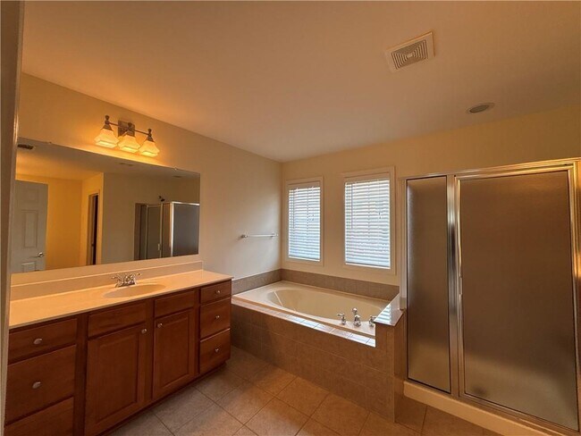 Building Photo - 230 Collins View Ct