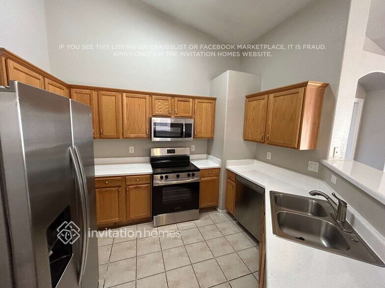 Building Photo - 908 W Roeser Rd