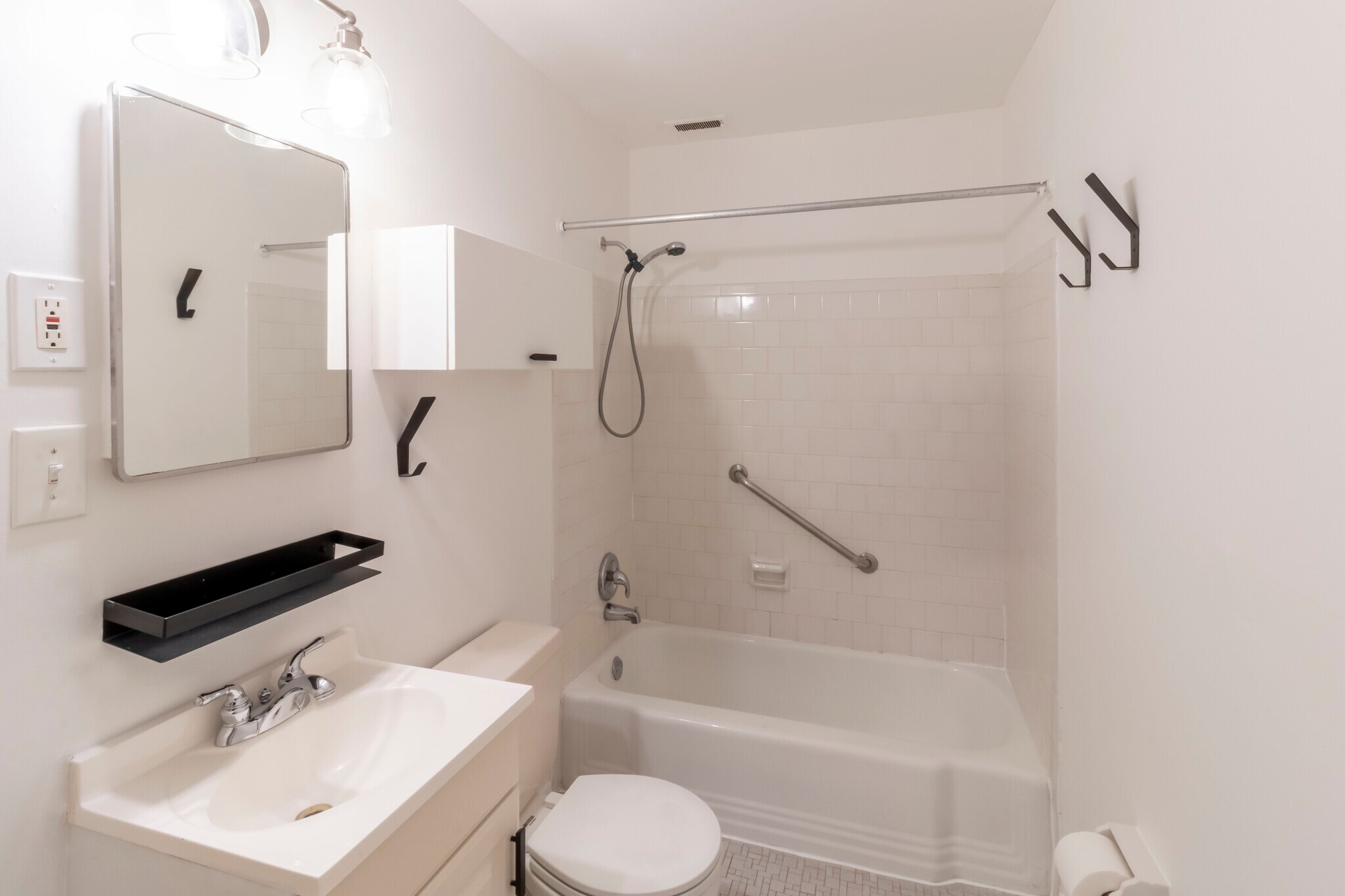 Building Photo - 104 Birch St