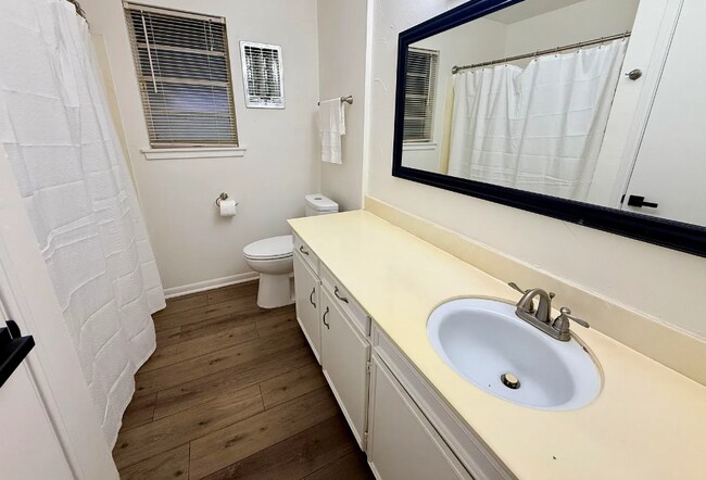 Building Photo - 1045 Chatwood Dr