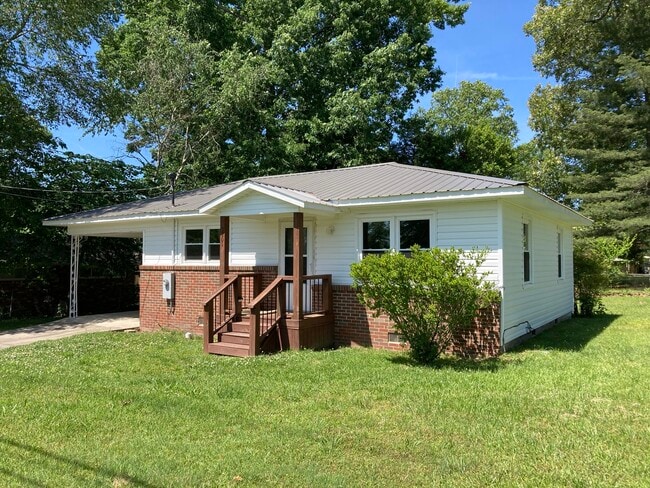 Building Photo - 1201 Avenue C SE