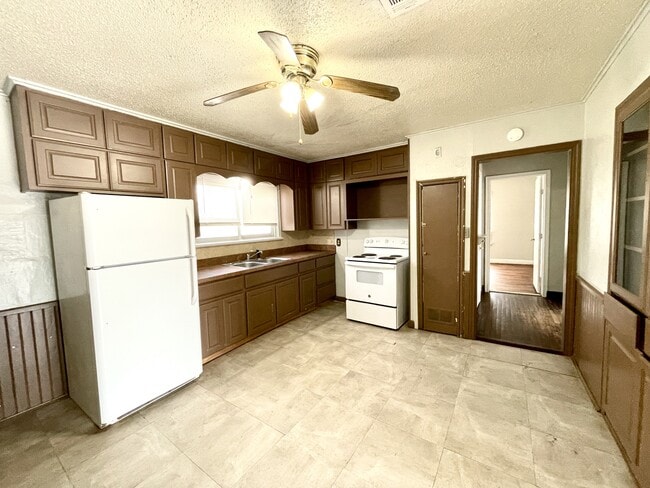 Building Photo - 111 5th Ave NW