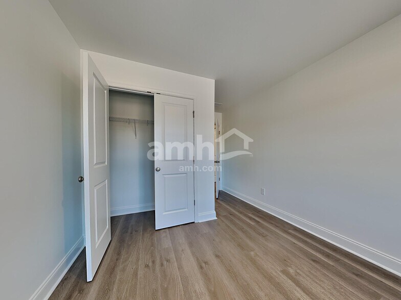 Building Photo - 5500 Front St