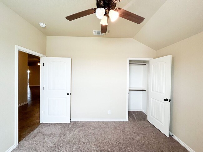 Building Photo - Available 7/11/2025 Beautiful 1 story, 5 b...