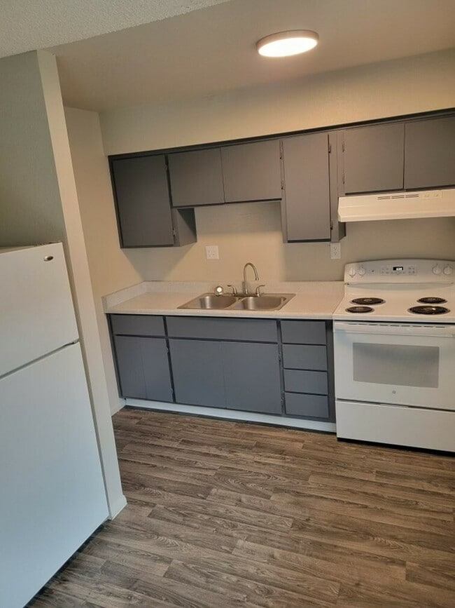 Building Photo - Deer Valley Village Apartments