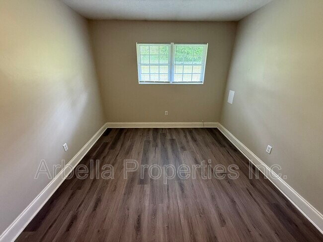 Building Photo - 133 Walker St