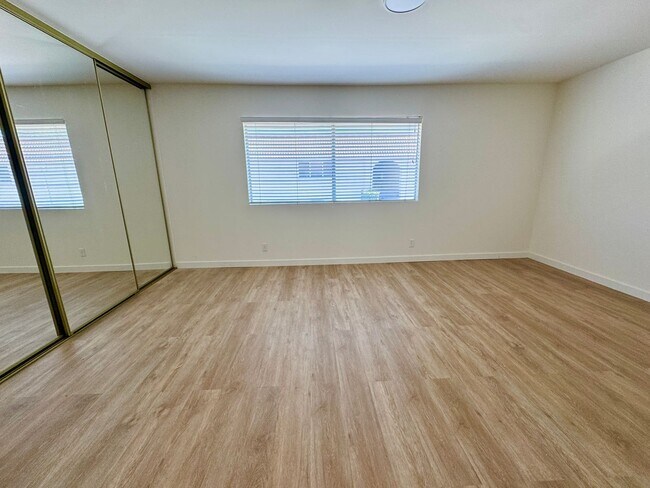 Building Photo - Spacious 2 Bedroom 2 Bath Condo