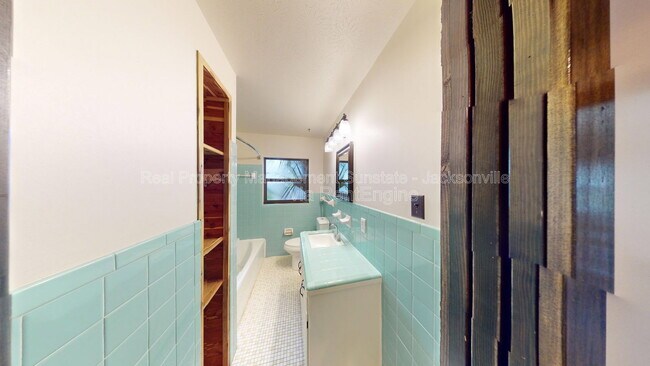 Building Photo - 7477 Greenway Dr