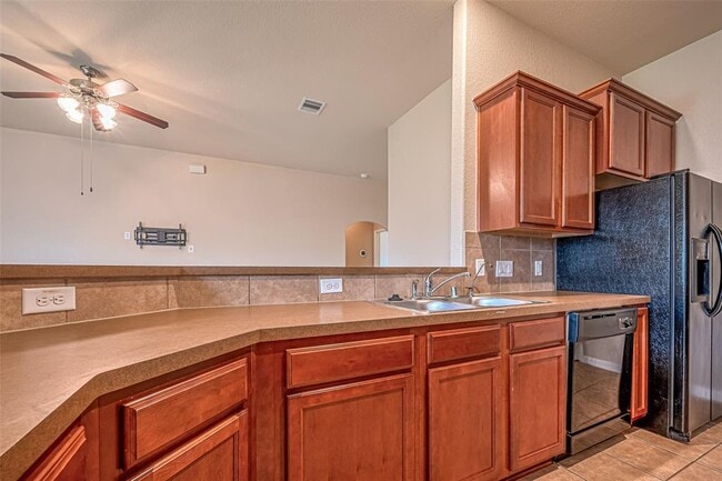 Building Photo - 18302 Red Oak Manor Ln